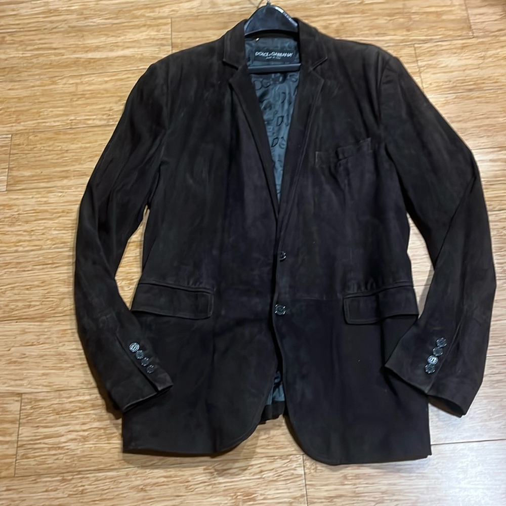 Dolce & Gabbana suede blazer Measurements:chest-22”, lenght-31, sleeve-19”